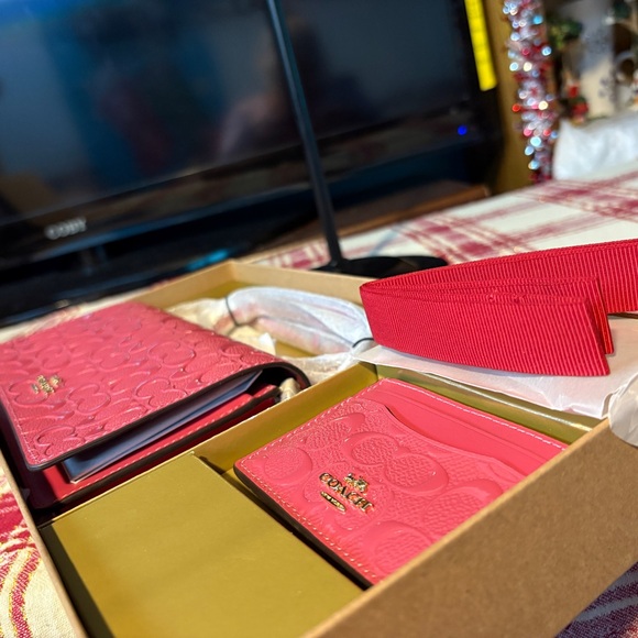 Coach Fuchsia Embossed Bag and Cardholder Set - Picture 7 of 12